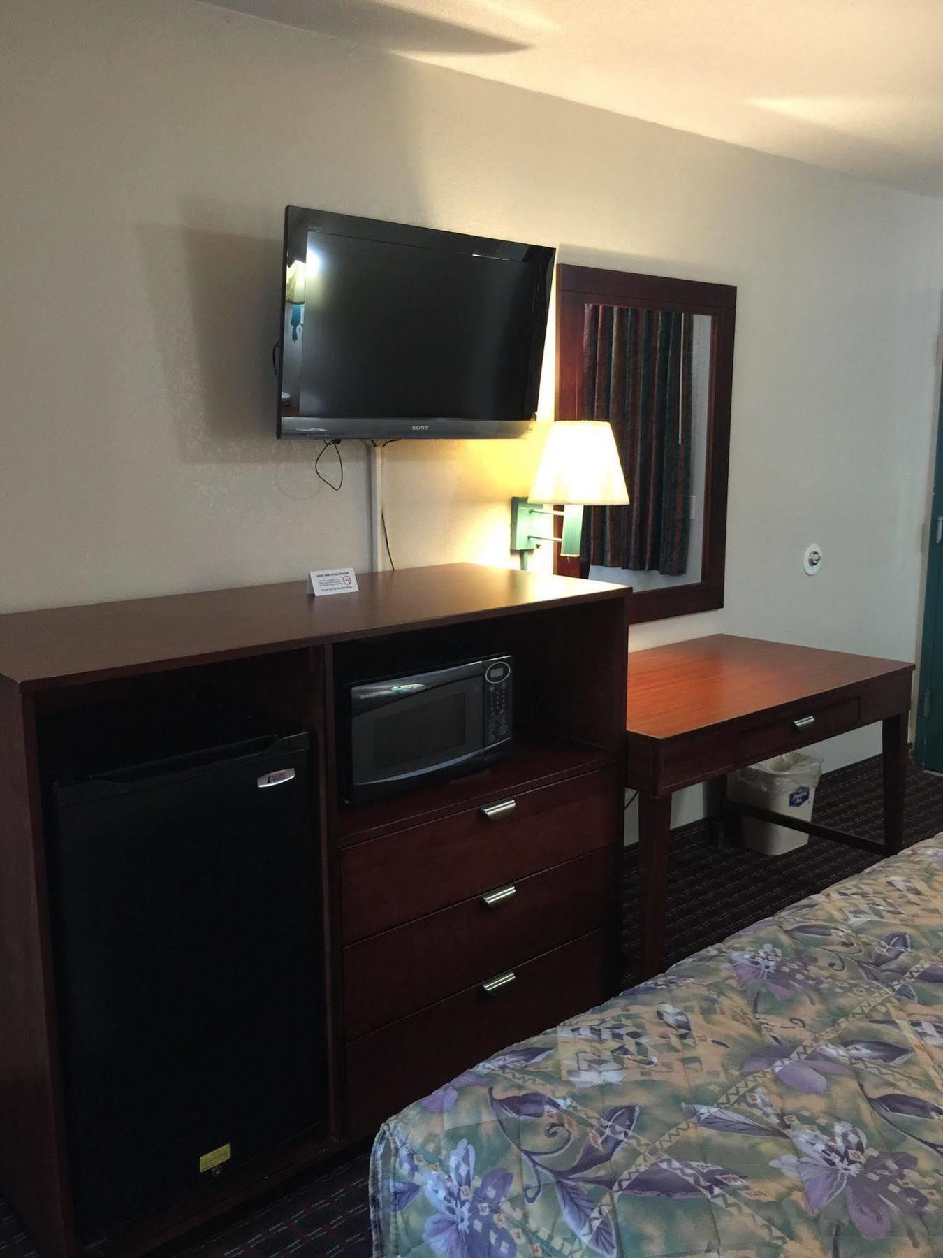 Executive Inn And Suites Dyersburg Exterior photo