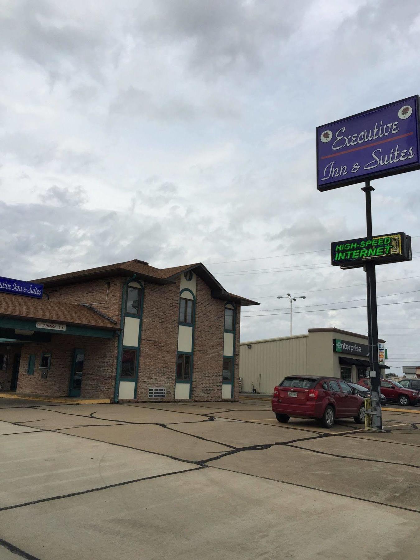 Executive Inn And Suites Dyersburg Exterior photo